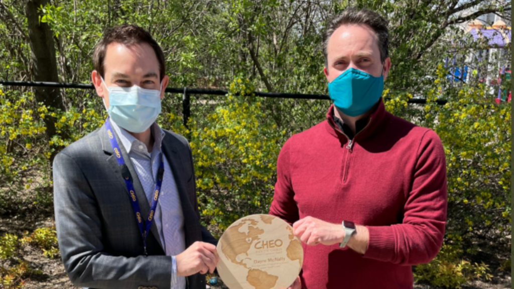 Alex Munter, President and CEO CHEO, presents Dr. Dayre McNally with the Green Award for his mask research and initiatives.